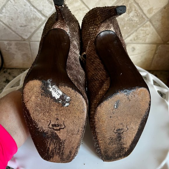 Stuart Weitzman Women's Brown Taupe Snake Scale Peep Toe Heels - Picture 6 of 9